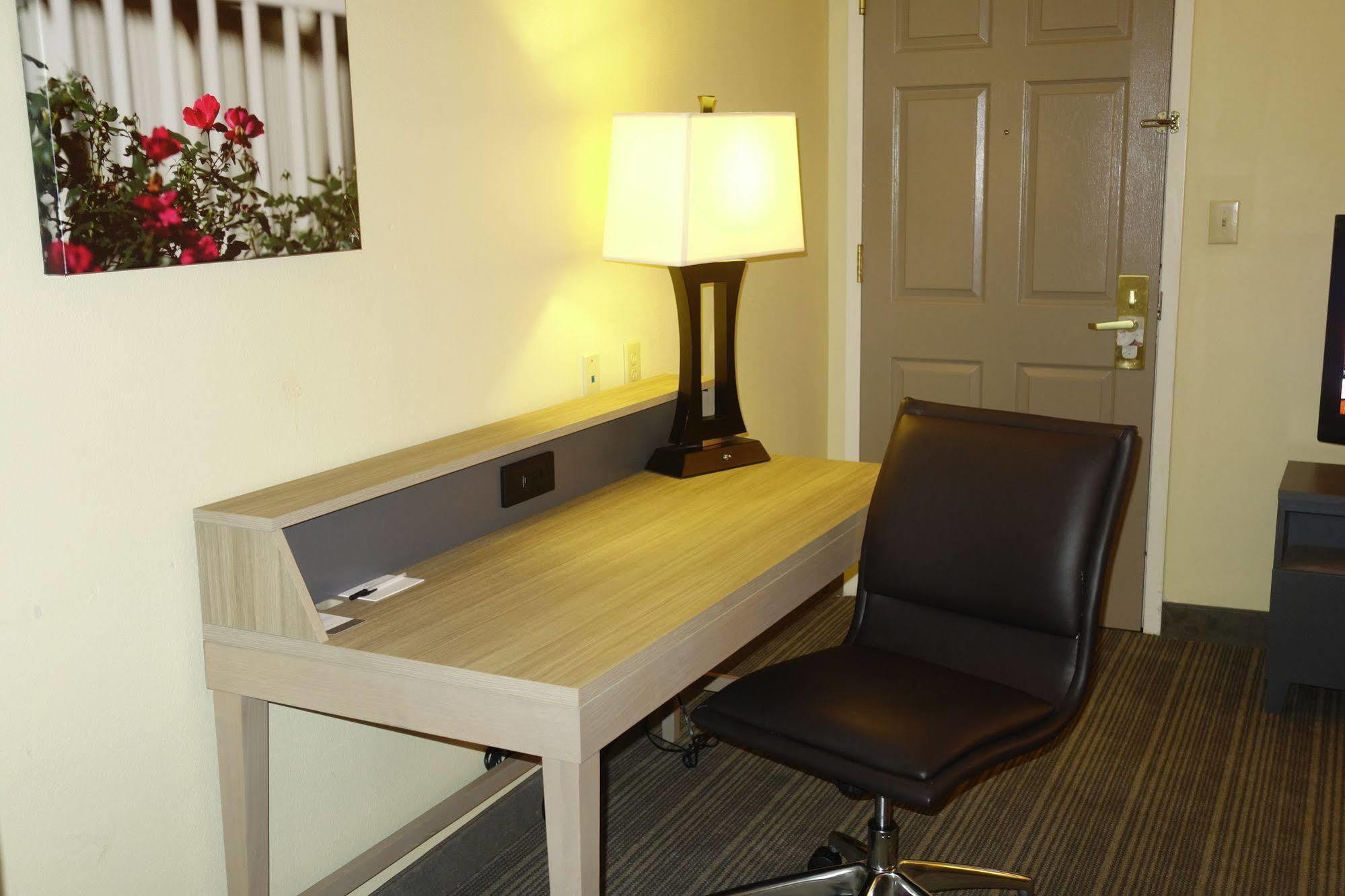 Country Inn & Suites By Radisson, Burlington Elon , Nc Exteriör bild
